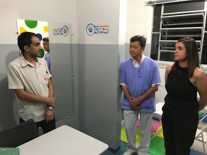 ENTREGA DO PARAPODIUM, AR COND. E SALA FONOAUDIOLOGIA.